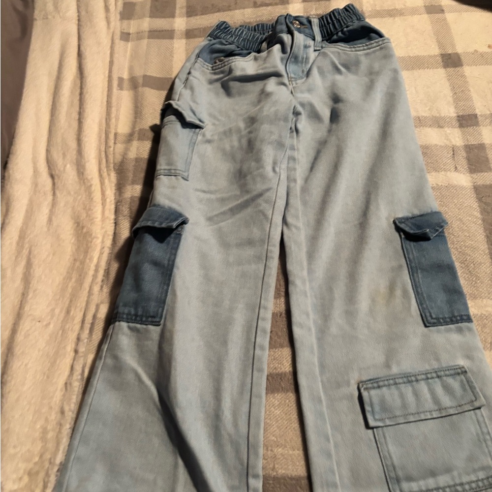 Girls cargo jeans. Worn a couple of times. No stains. Smoke and bug free